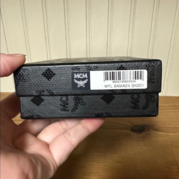 New MCM Long Wallet - Picture 7 of 7
